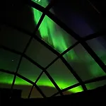 منتجع Arctic